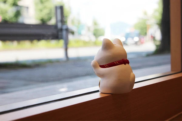 Window-Watching Beckoning White Cat: A Whimsical Guardian of Prosperity 🐱✨