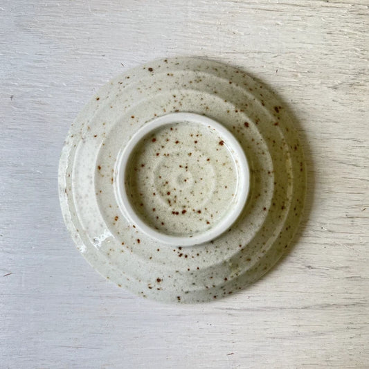 三色の釉薬が重なり合う、味わい深い美濃焼の皿鉢