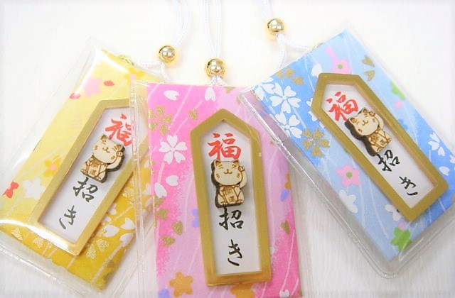 Japanese Lucky Cat Amulet – Handcrafted "Maneki-Neko"