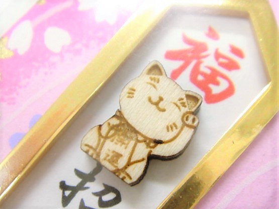 Japanese Lucky Cat Amulet – Handcrafted "Maneki-Neko"