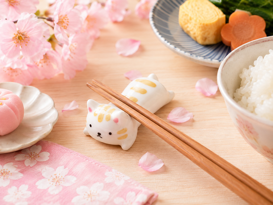 🐱🥢 Tabby Cat Ceramic Chopstick Rest – Cute Mikeneko Tableware