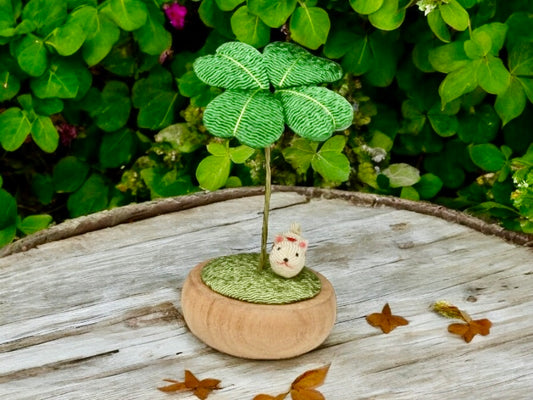 Shiba Inu🍀✨ Swaying Clover Dog 🐶A Handcrafted Delight ✨ 🍀