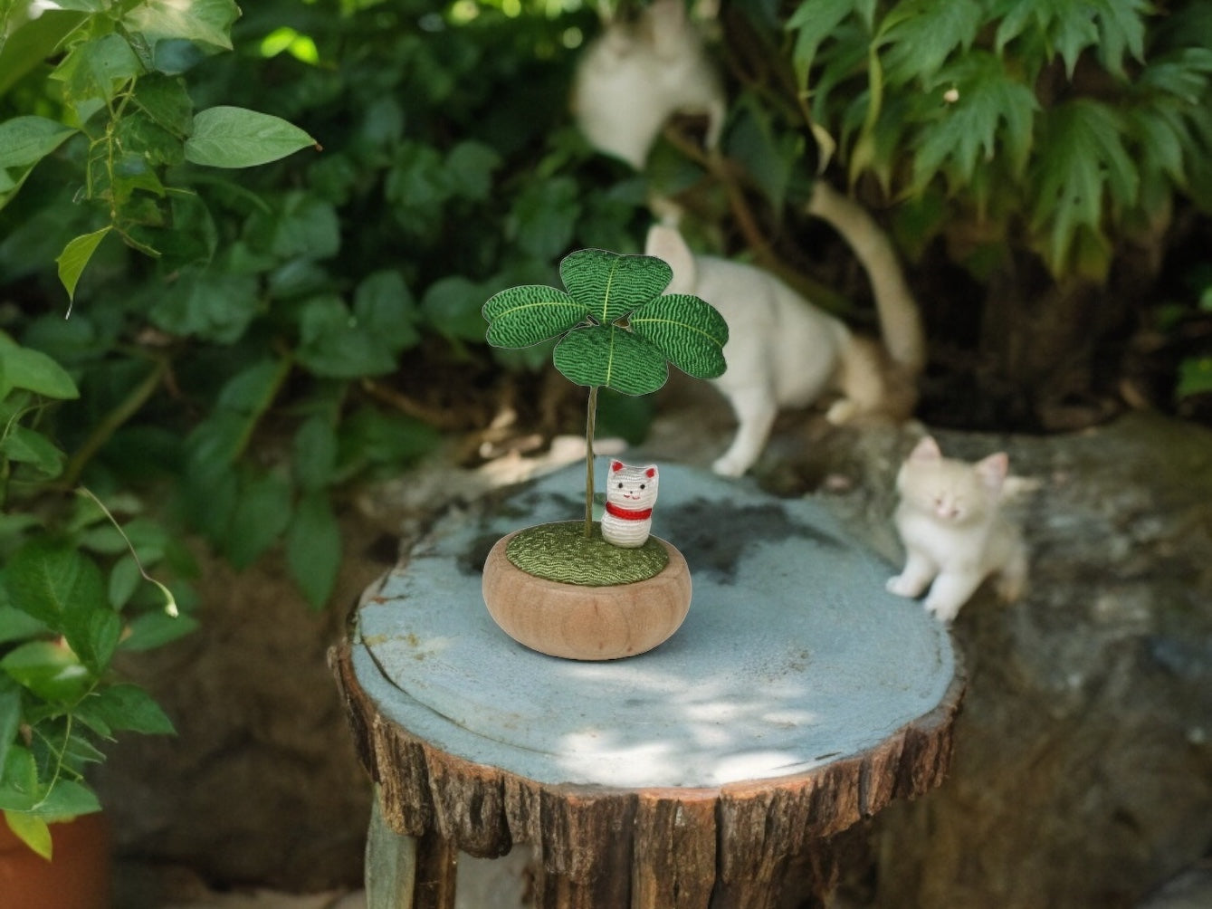 Cat🍀✨ Swaying Clover: A Touch of Serenity🍀🐱