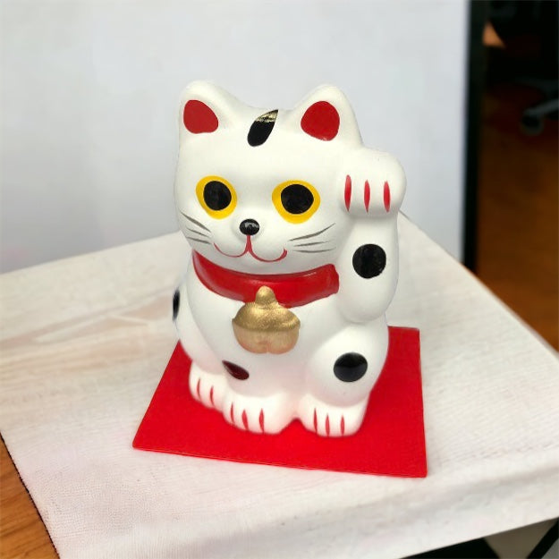 Large White Cat🐱 "Handcrafted Happiness: The Maneki-neko Talisman" 🎨