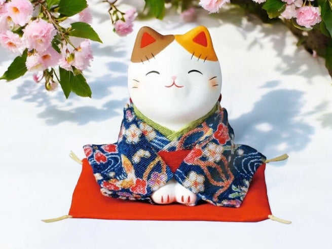 Kimono-Clad Beckoning Cat (bowing) Small Navy: The Charm of Handcrafted Tradition