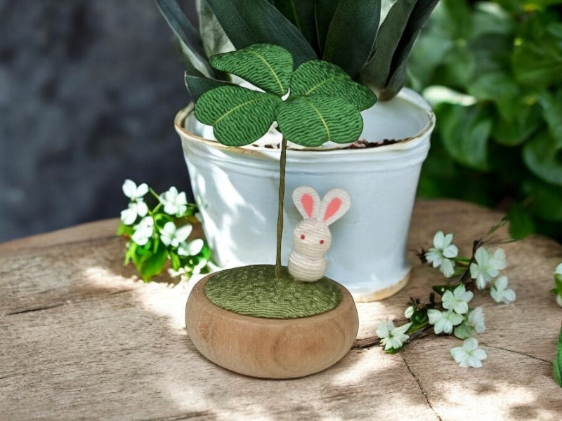 Rabbit🍀✨ Swaying Clover: A Touch of Serenity🐰🍀