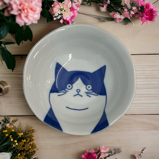 Shallow Bowl🐱💫 Purr-fect Harmony: Cat Motif🐱💫 Shichita Hachiware