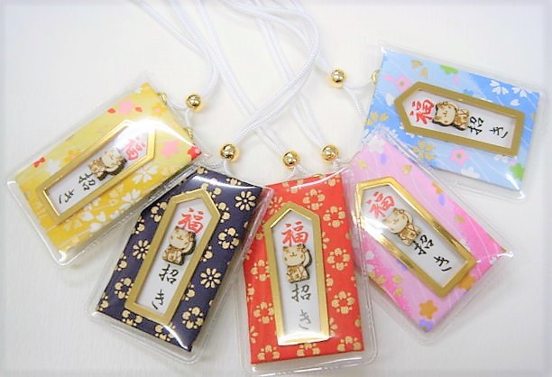 Japanese Lucky Cat Amulet – Handcrafted "Maneki-Neko"